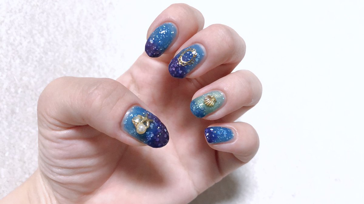 さめ 初めてのカメレオンネイル 冷えると濃い紫 緑 温まると明るい青 緑に色が変わる