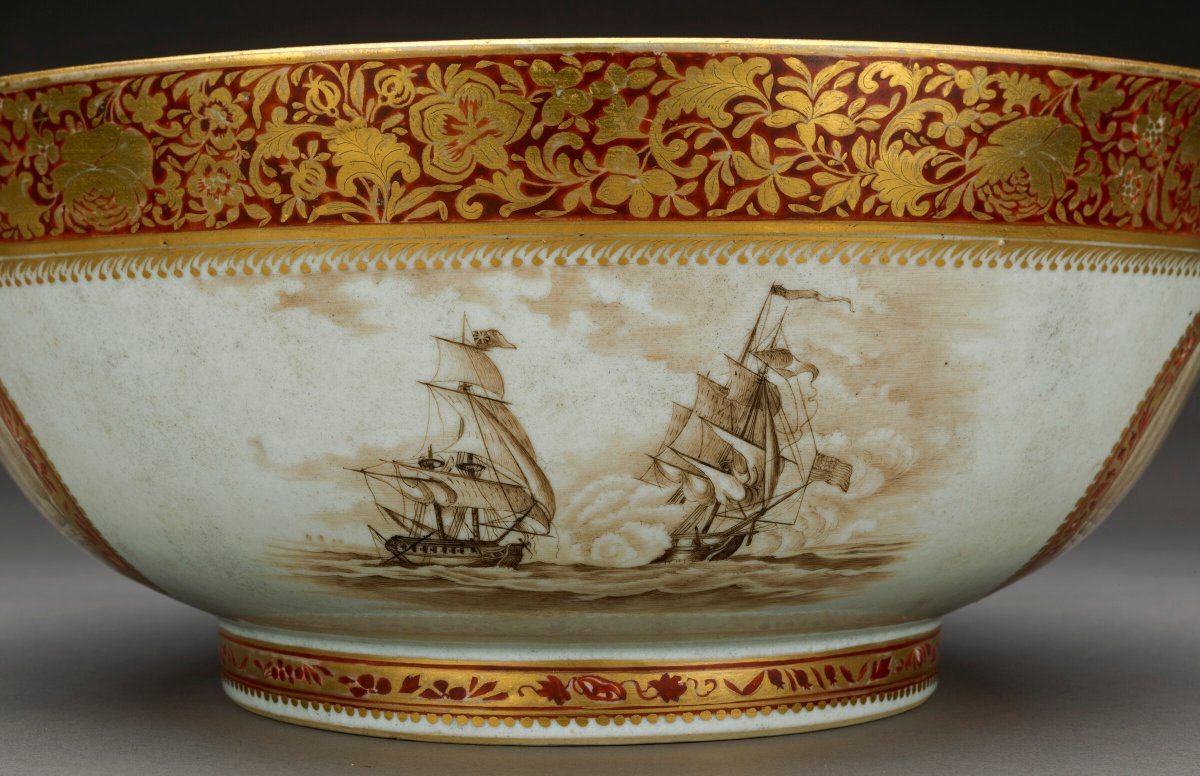 Punch bowl, Chinese export, c. 1815. Hard-paste porcelain with enamel + gilding. Museum of Fine Arts, Bayou Bend Collection, museum purchase funded by “One Great Night in November, 2018.” ⁠

#antiqueoftheday #MFAH #AntiqueBowl #AntiquePorcelain #AntiqueCeramics #BayouBend @MFAH