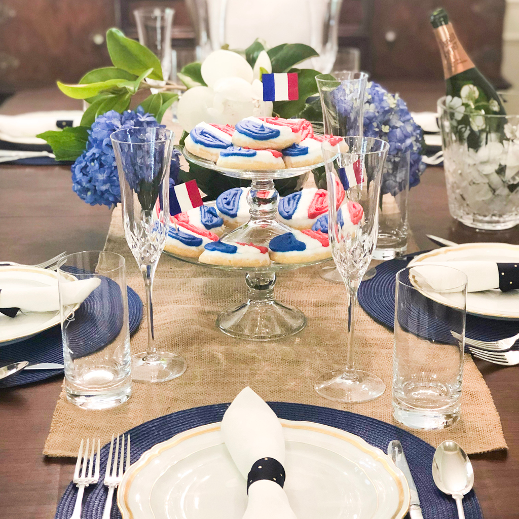 rabble_on's tweet photo. Happy Bastille Day! We love a fun Bastille Day tablescape! And who doesn’t like champagne followed by some french wine with dinner and ending with sugar cookies decorated like France’s 🇫🇷?

https://t.co/N1lzQBvS0e https://t.co/Z45XsqShBJ