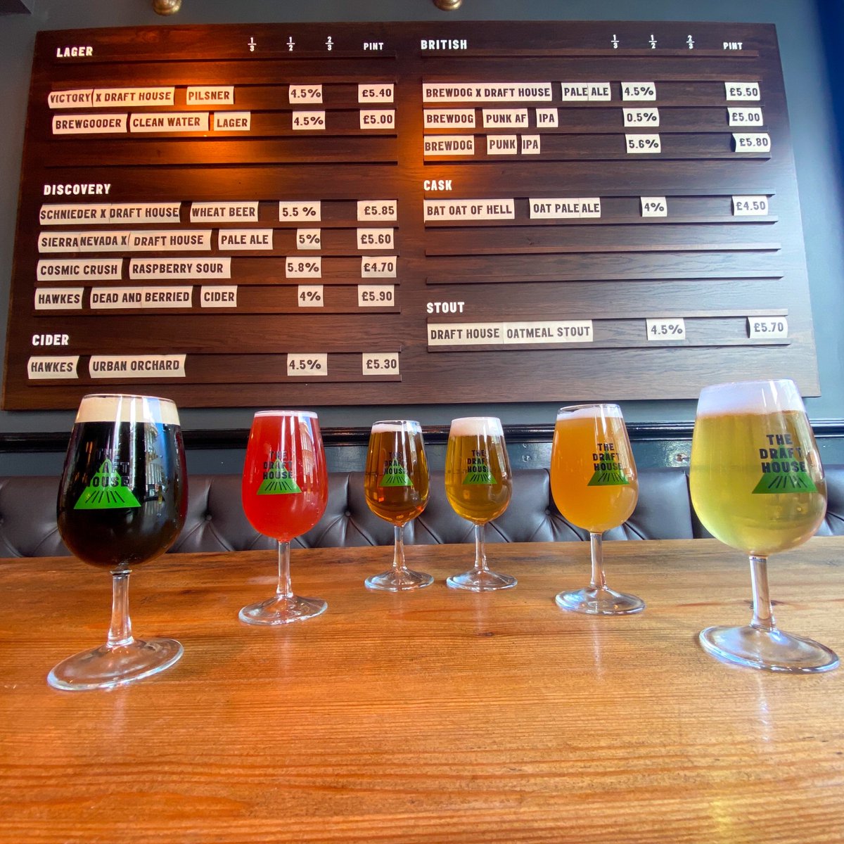 camdenroadarms's tweet photo. Which one is your favourite? 🍺
Crispy Victory Lager? Or raspberry Sour? Well it is your decision so pop in and try our tasting paddle 🤤🤤 
#beerrainbow #beer #beerlover #drafthouse https://t.co/gcEvwLsMJg