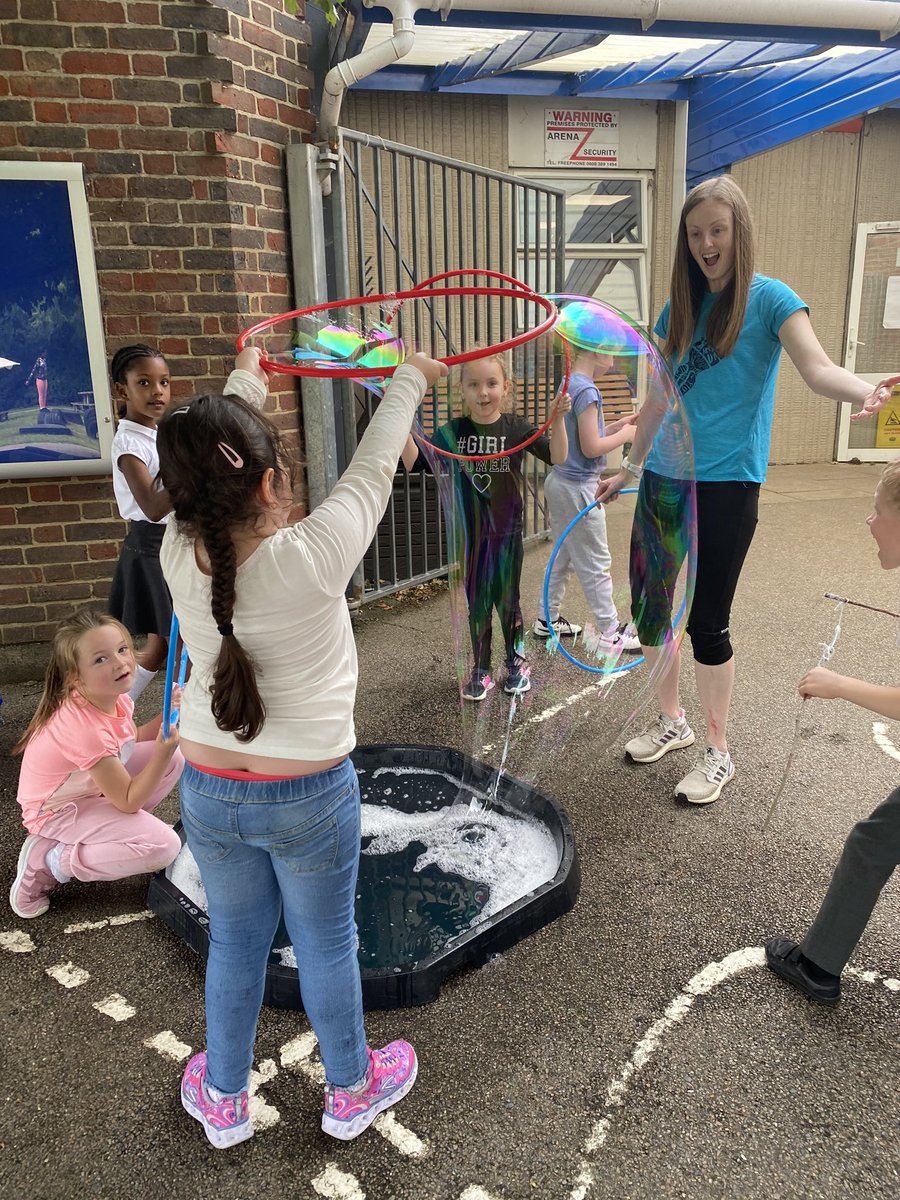NET_Katherines's tweet photo. Pt1. Y1 have made their own bubbles using sticks and string! They are having so much fun on their last day of school until September. 🧼⭕️🛁 #NETKPA #Katherines #School #Learning #Fun #Bubbles #nolimits https://t.co/Rq2Jx0Zg1x