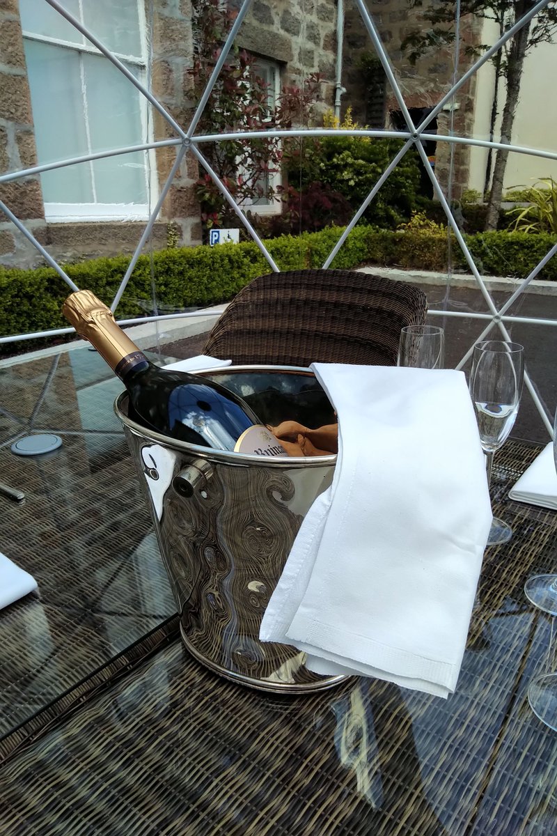 thechesterhotel's tweet photo. Domes fully booked Fri &amp; Sat BUT we have AVAILABILITY Wed 2-5pm; Thur 2-10pm &amp; Sun 4- 6.30pm.  Summer 2020 menu here https://t.co/U1fXFxSxfI. You can book for up to 4 people in a dome inc children, no dogs &amp; your booking is 1 hr 45, min spend per dome 100.https://t.co/9suigOVHr2 https://t.co/UJhV0yrBLo