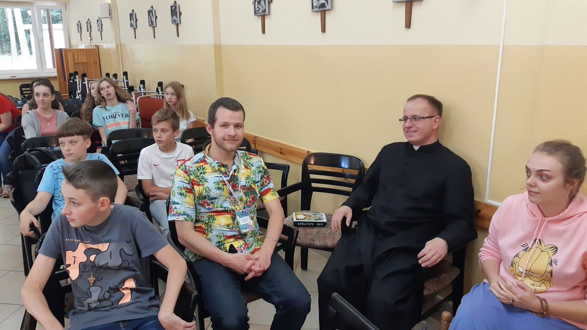 NLubelska's tweet photo. W Domu Zawierzenia w Firleju w @ArchLubelska trwają rekolekcje oazowe dla młodzieży. Dziś gościem Oazy Nowej Drogi i KODA jest bp #AdamBab. @oazapl https://t.co/o9K12L0sLS