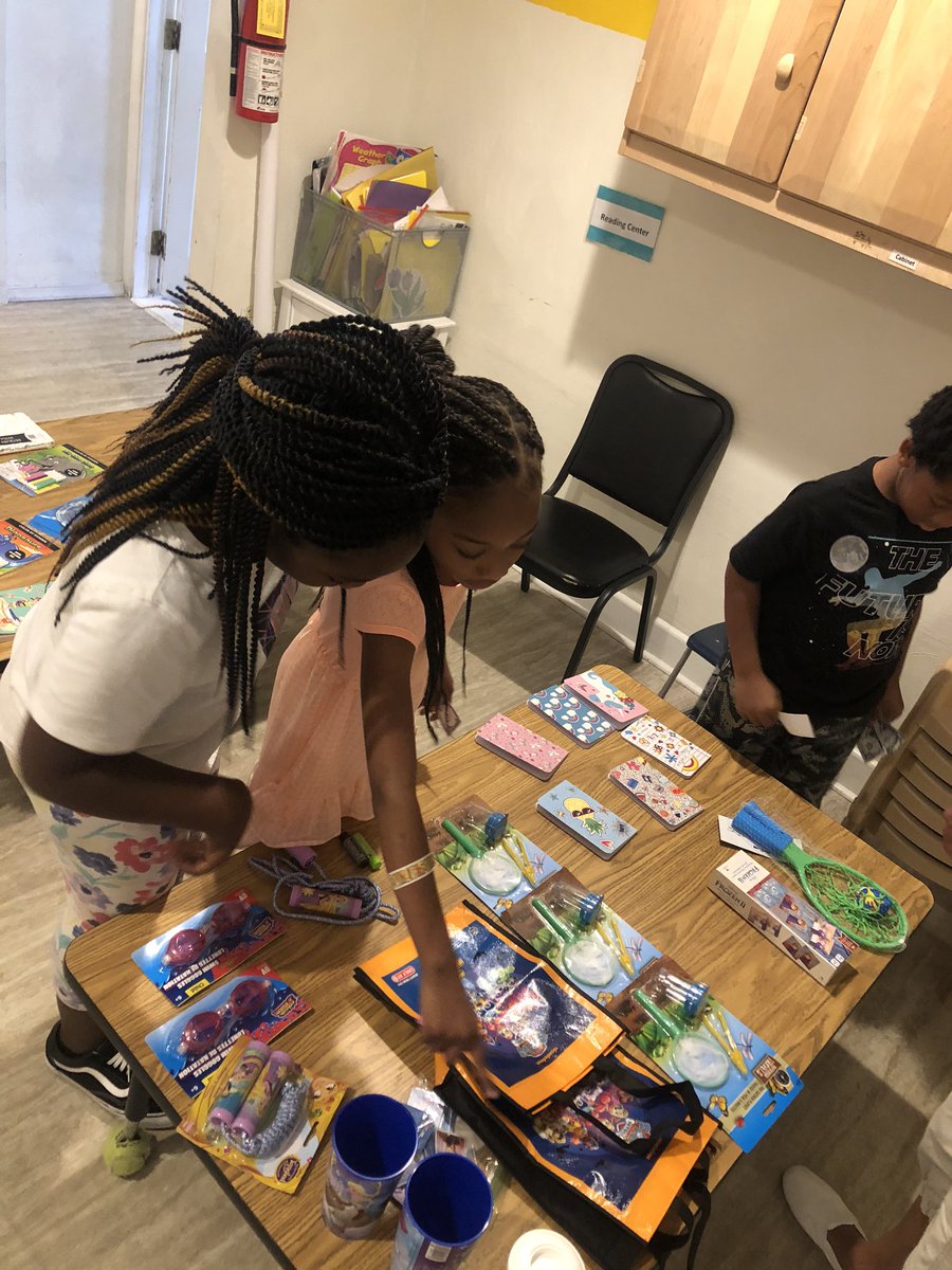 Unique Little Hands tweet media