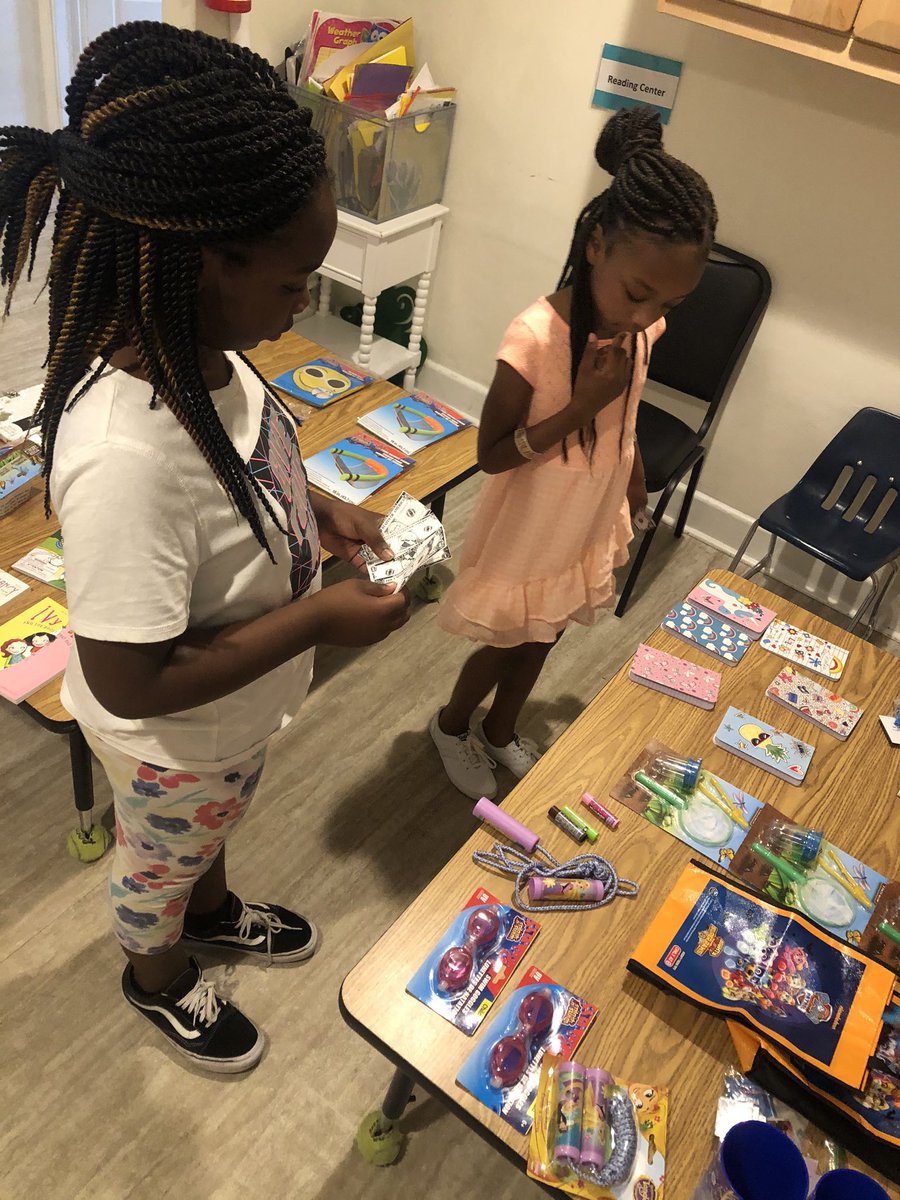 Unique Little Hands tweet media