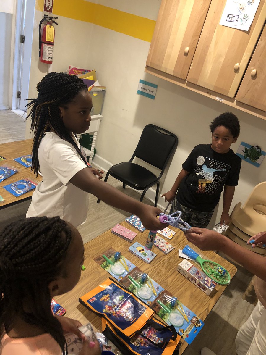 Unique Little Hands tweet media