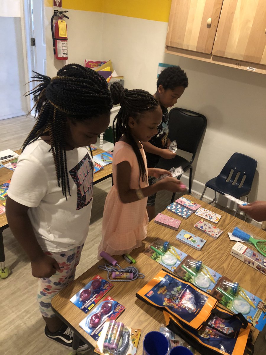 Unique Little Hands tweet media