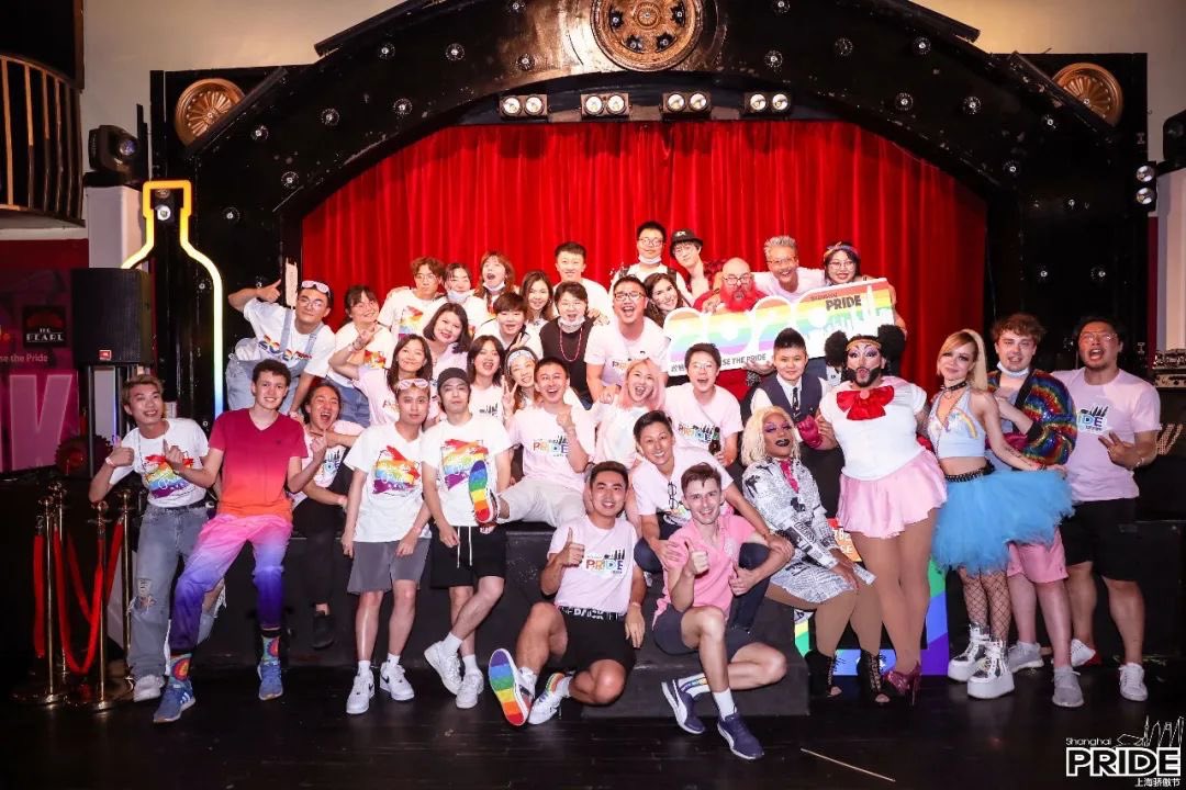 ShanghaiPride's tweet photo. 2020年第12届上海骄傲节圆满落幕！
我们要向今年所有的志愿者表示由衷的感谢！
Thanks to our fantastic team of volunteers, ShanghaiPRIDE successfully concludes the 12th annual festival!

Read More: https://t.co/dGyGvkRGvG

#ShanghaiPRIDE #RaisethePride #敢晒敢骄傲 #Pride12 #ShPRIDE https://t.co/5hncTdGRDx