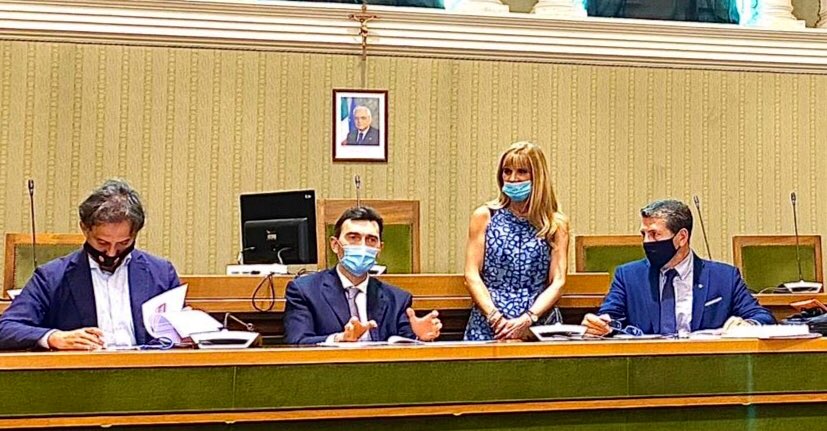 premiovigevano's tweet photo. Vigevano è ancora una volta #cittachelegge:grazie a @comuni_anci @Centro_libro per questo importante riconoscimento che valorizza l’impegno dell’amministrazione comunale e della città #laculturanonsiferma https://t.co/92cdRSBUun