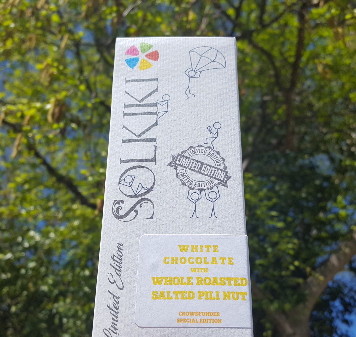 VictoriaCRandom's tweet photo. #solkikichocolate #whitechocolate with whole roasted salted #pilinuts
Nose of salty, nutty, spice.
Tastes is reminiscent of salted macadamia nuts in white chocolate & also custard (even though there is no dairy/vanilla in this) & faint cinnamon in the finish. @SolkikiChocolat https://t.co/PoFZKuv9eY