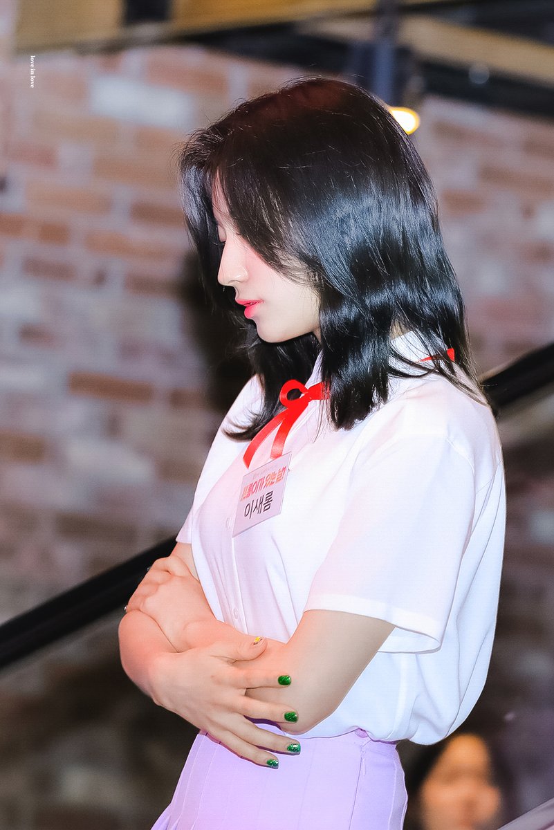leesaerom0107's tweet photo. 190619 #새롬 https://t.co/SZyGrG9wLx