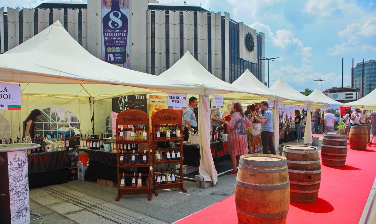 BGWineTours's tweet photo. The Balkans International Wine Festival – Again at the Heart of #Sofia! #BIWCF #Bulgaria #Wine #WineFestival #BulgarianWine #wineoclock #winetime #winelovers https://t.co/KduD9w4DDt https://t.co/lH8ZIxCWfA