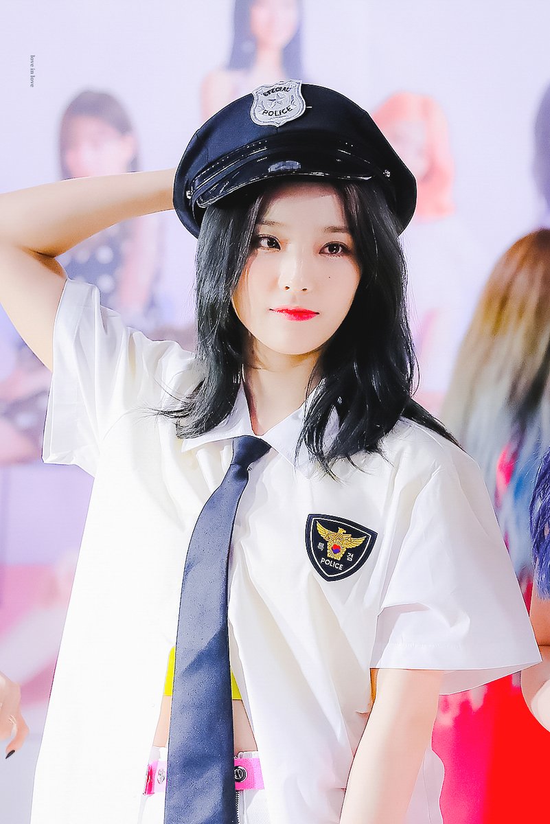 leesaerom0107's tweet photo. 190621 #새롬 https://t.co/mj5qLWFDhq