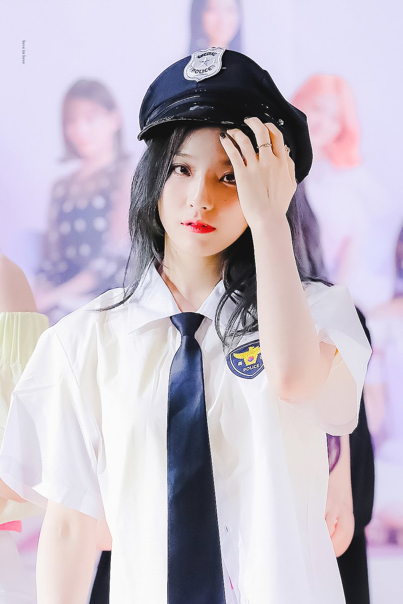 leesaerom0107's tweet photo. 190621 #새롬 https://t.co/mj5qLWFDhq