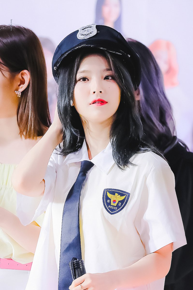 leesaerom0107's tweet photo. 190621 #새롬 https://t.co/mj5qLWFDhq