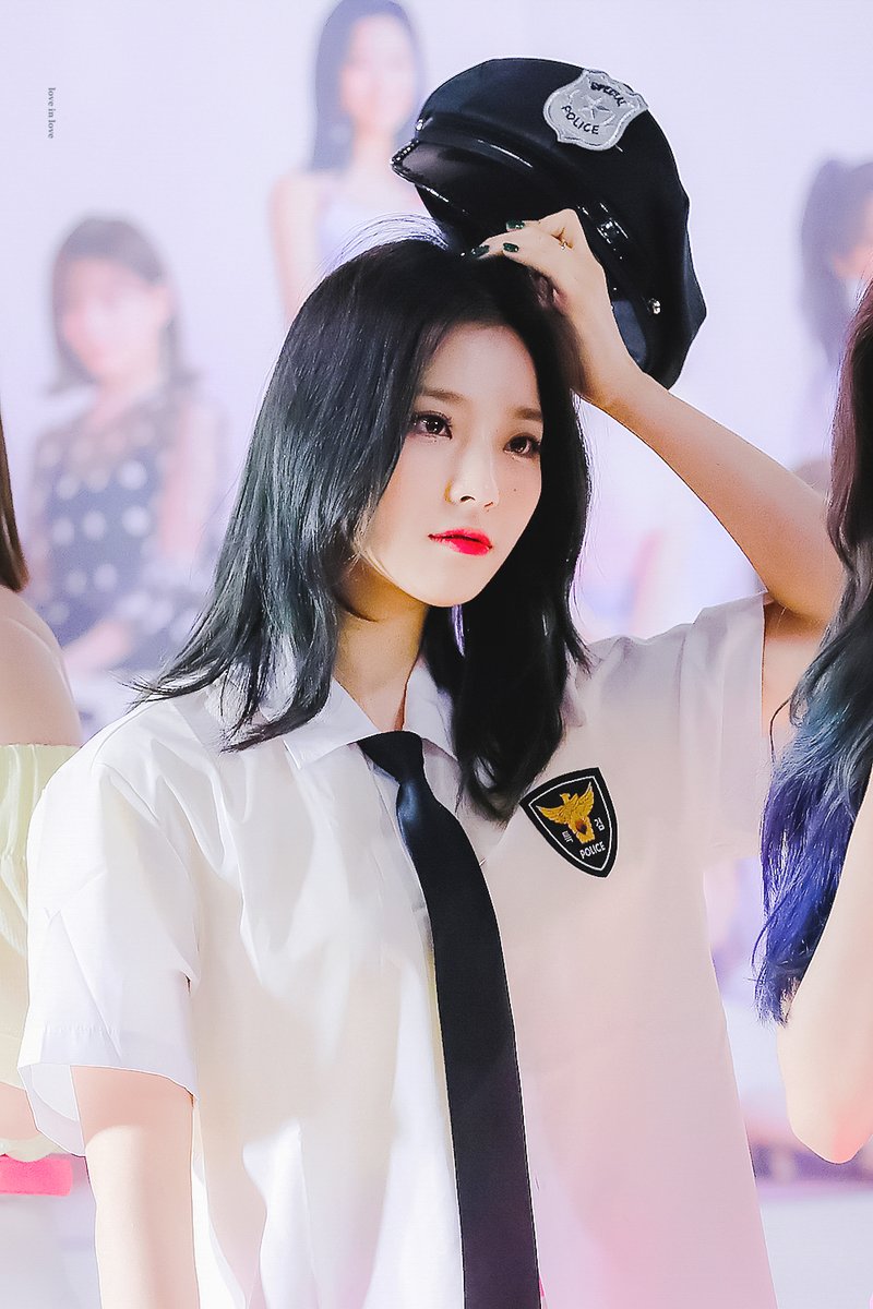 leesaerom0107's tweet photo. 190621 #새롬 https://t.co/mj5qLWFDhq