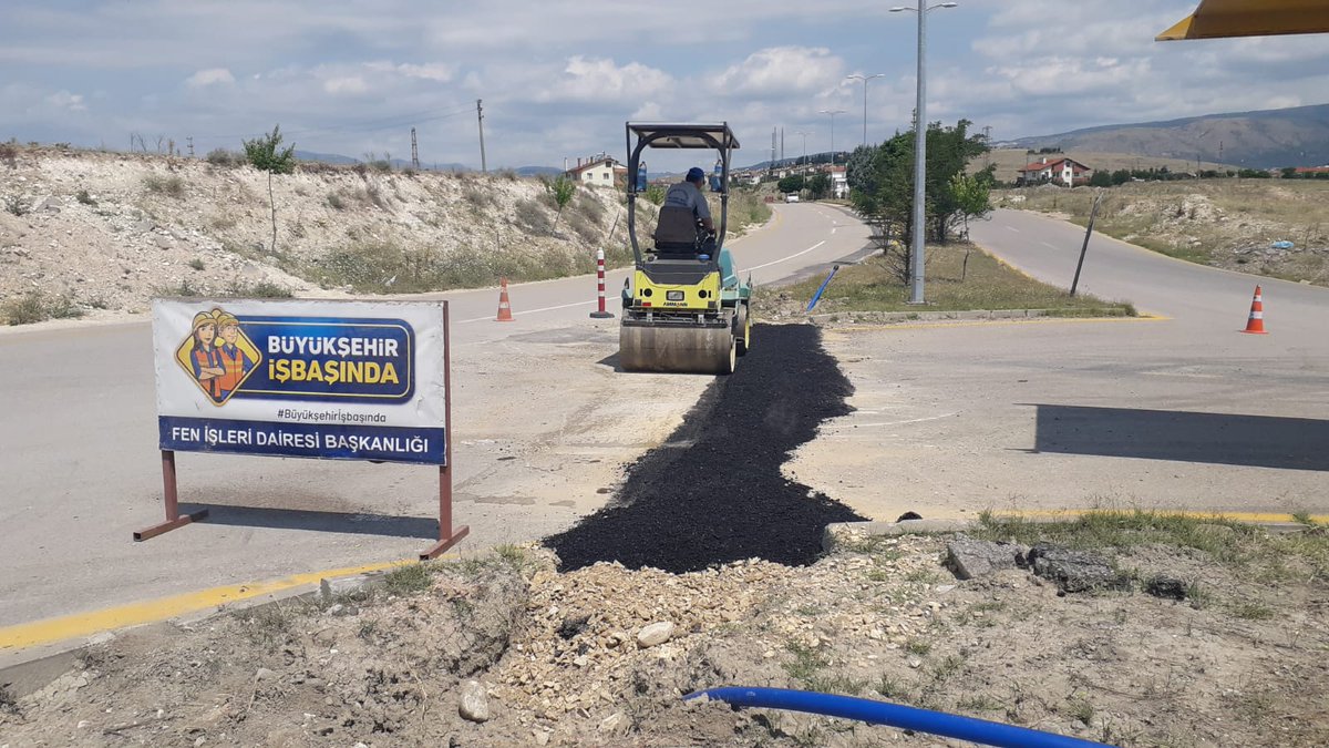 ASefligi's tweet photo. - Ayvaşık Mahallesi Vasfi Berispek Cad.Asfalt Serim Çalışması 
- Muhtelif Cadde Ve Sokaklarda Asfalt Bakım Onarım Çalışması 
@atila_celik06 @haliltuncay06 @erolguler06 https://t.co/qKWkxfNbKn