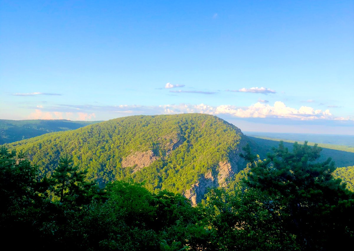ESU_Football's tweet image. East Stroudsburg University
⤵️⤵️⤵️⤵️⤵️⤵️⤵️⤵️⤵️
☑️. 📚Top Degree Programs📓
☑️. 📍Heart of the Pocono’s⛰📸
☑️. 🌆 1 hr from New York City🏙
☑️. Resort Capital of PA⛳️🏂🚵🏽🚣🏽
☑️. 🏟Live-Action Football 🏈
This is #WhereWARRIORSbelong ‼️
#BloodRunsThick💯