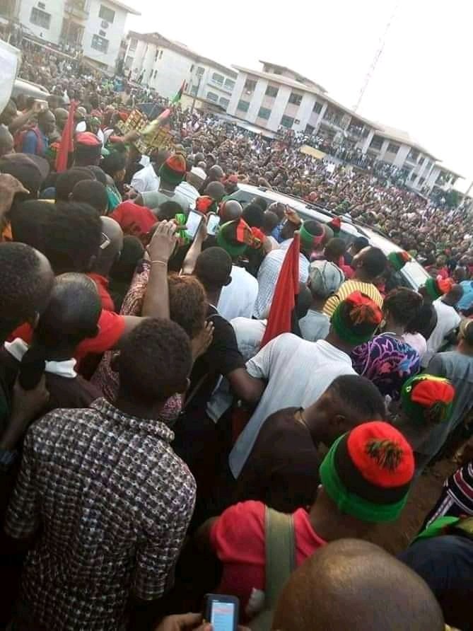 OrjimosesOscar1's tweet photo. A man that gathered this crowd without giving them penny should not be overlooked. https://t.co/WU1GDDLmEk