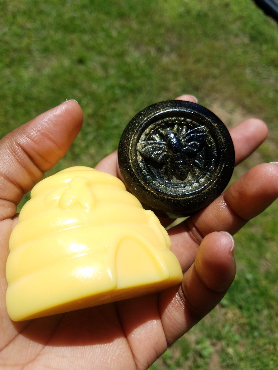 BubbleBeeBaths's tweet photo. Hard soaps for all those shower people out there 💖💖💖 https://t.co/OFKLYNBpEJ