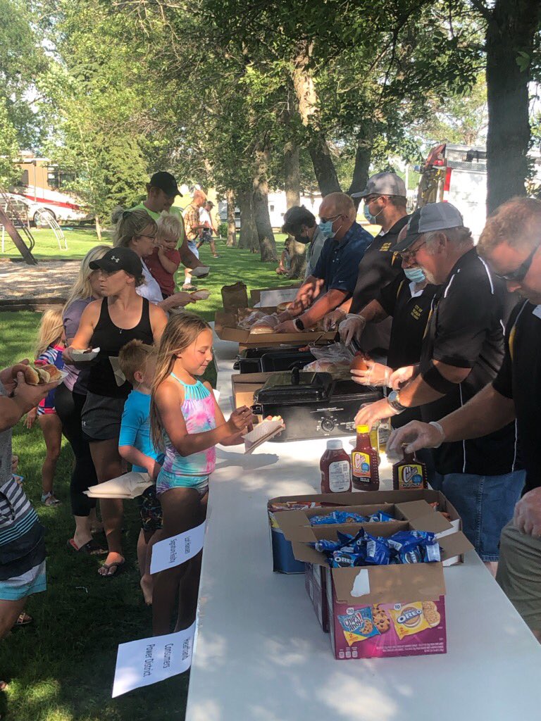 dybdahlk's tweet photo. It was a great evening for some great food at #ColmanSd city picnic.  @HeartlandPower was happy to sponsor and help out! #publicpower https://t.co/ZM2lgfQOmq