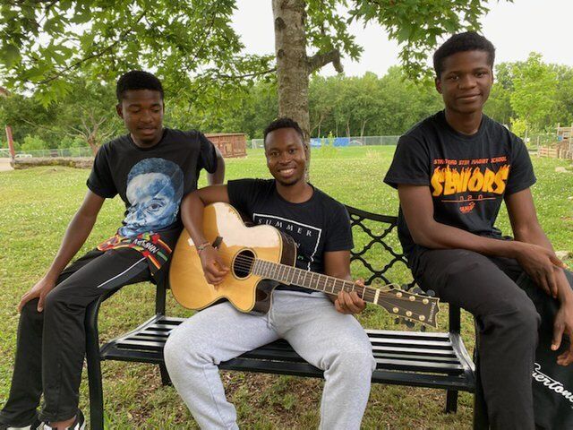 GOD_Intl's tweet photo. Recently we partnered with #InstrumentsofJoy to get new guitars to refugees from the DRC and Zimbabwe who lead worship for youth in Nashville. So thankful to be a part of this gift! https://t.co/tZDB6nxlUk https://t.co/txsYzZJxmo