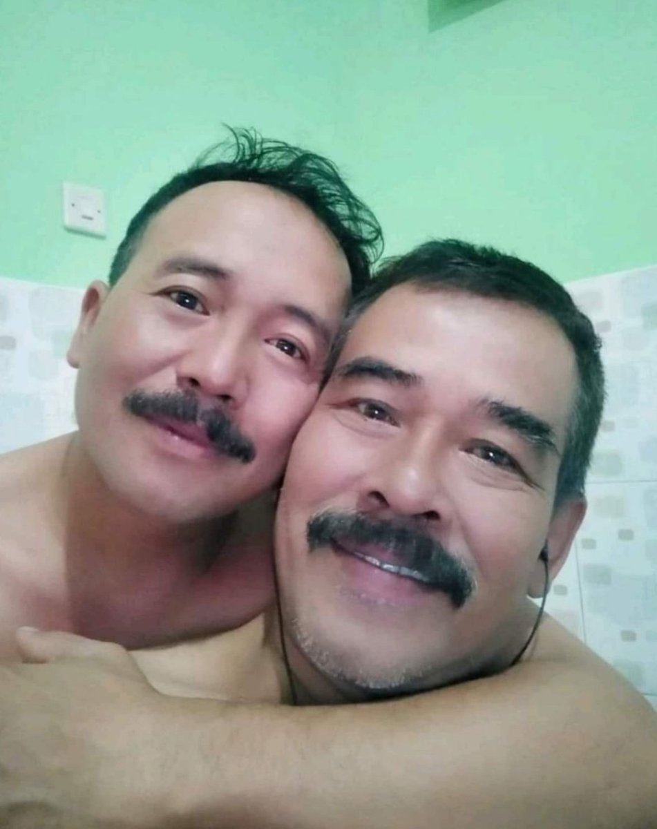 Tak Perlu Cemburu 
Ini Dunia Mereka
Ini cara Mereka Ekspresikan Bahagia
Setidaknya Mereka.Berani Mengakui Diri Sendiri