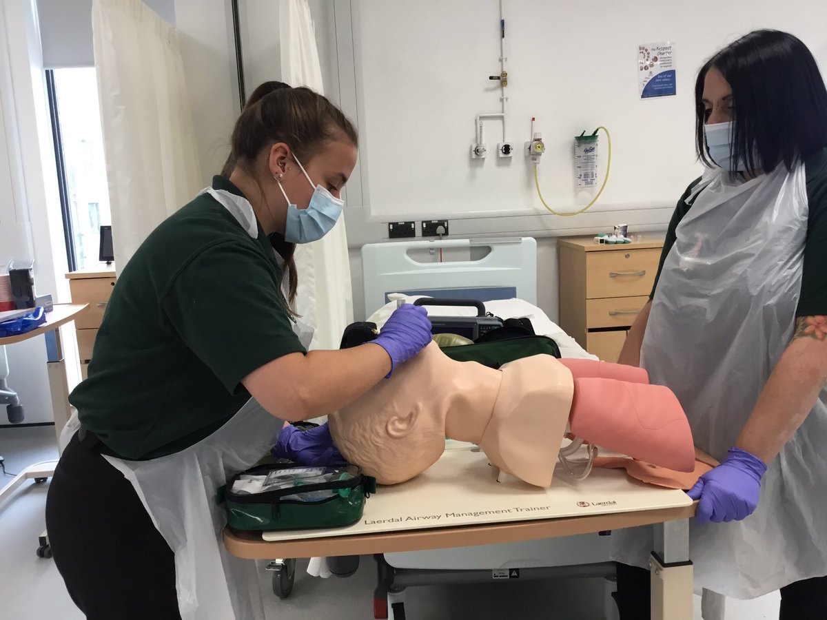 UoL_Paramedics's tweet photo. Another great day of clinical skills. Far less rusty than they thought they would be! 👍🙂🚑 So proud! 🙂 https://t.co/VuidleUfoj