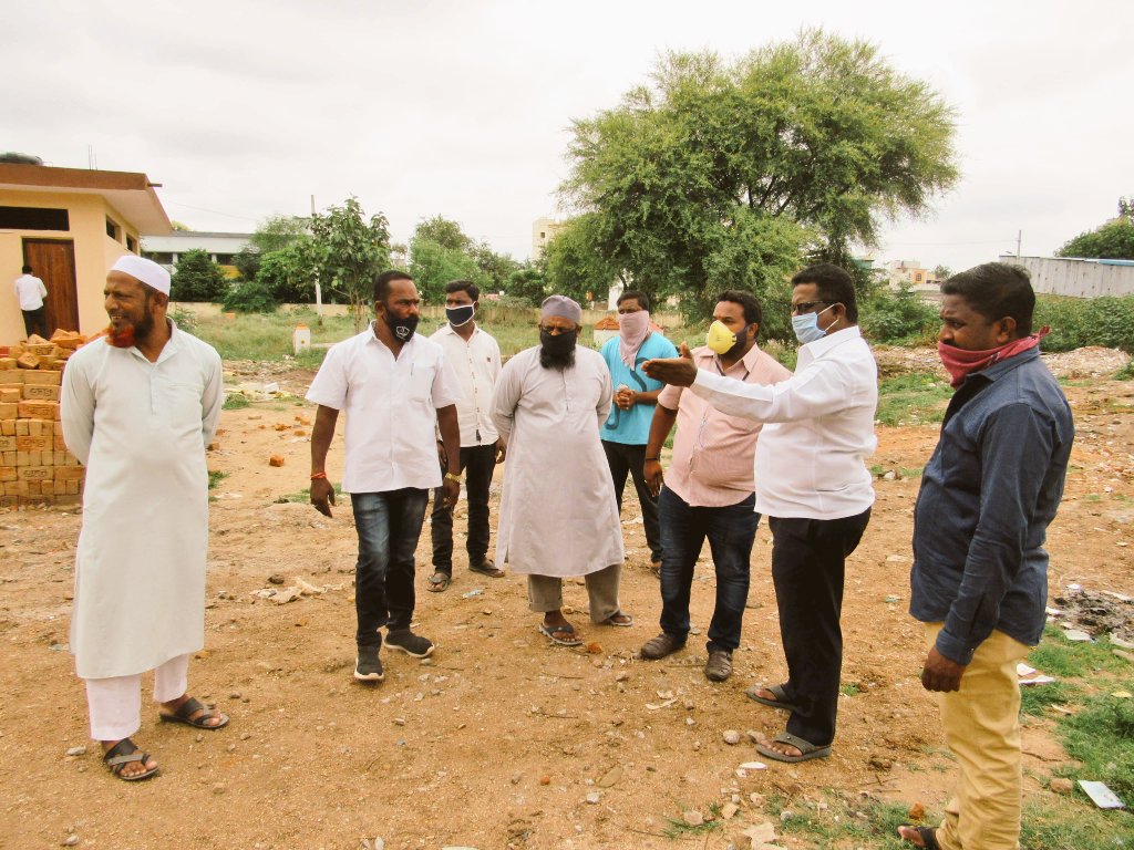 DCorporator's tweet photo. ఈరోజు దుర్గ నగర్ కాలనీ మరియు సూర్య నగర్ కాలనీలో స్థానిక సమస్యలపై పర్యటన.@bonthurammohan @trsinnews @chmallareddyMLA https://t.co/SPoDjMWyHJ