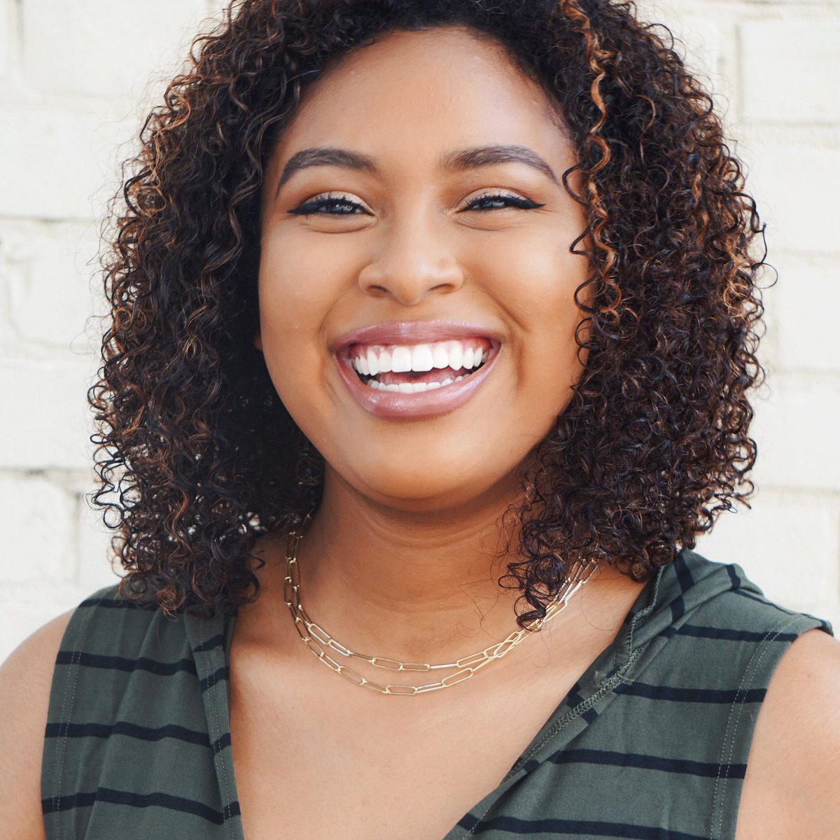 SaintsBoutique's tweet photo. We love our @nikkismithdesigns jewelry! Check out this adorable layered link necklace on Mariah! A simple statement piece perfect to wear with any outfit. 😍 #saintsboutique #saintsboutiquedport #saintsstyle #nikkismithdesigns #boutique #onlineshopping #jewelry #goldplatedjewelry https://t.co/yktSP32kS4
