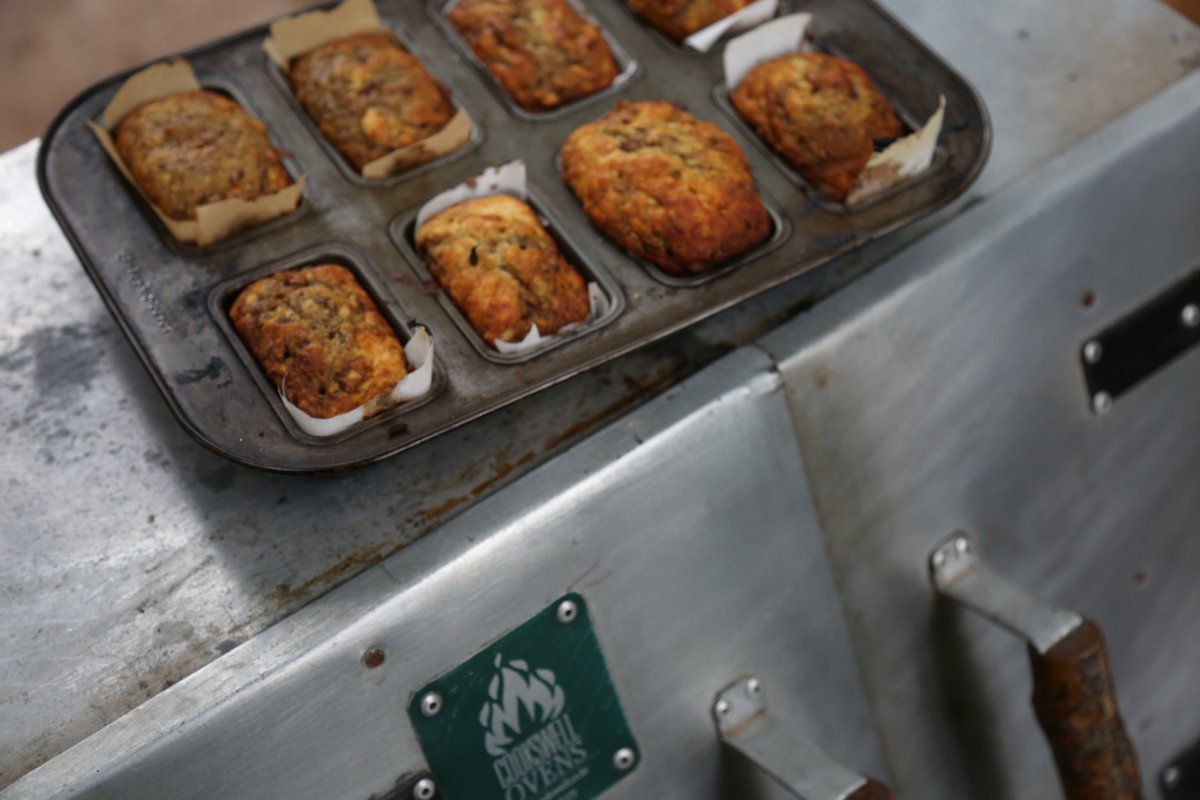 cookswelljikos's tweet photo. Sticky date cakes baked in the charcoal oven! Delicious beyond words!
#offgridbaking #offgridbakery #charcoaloven #tamr #datecake #tamrcake #kenyanfood https://t.co/uNzdTC6hse
