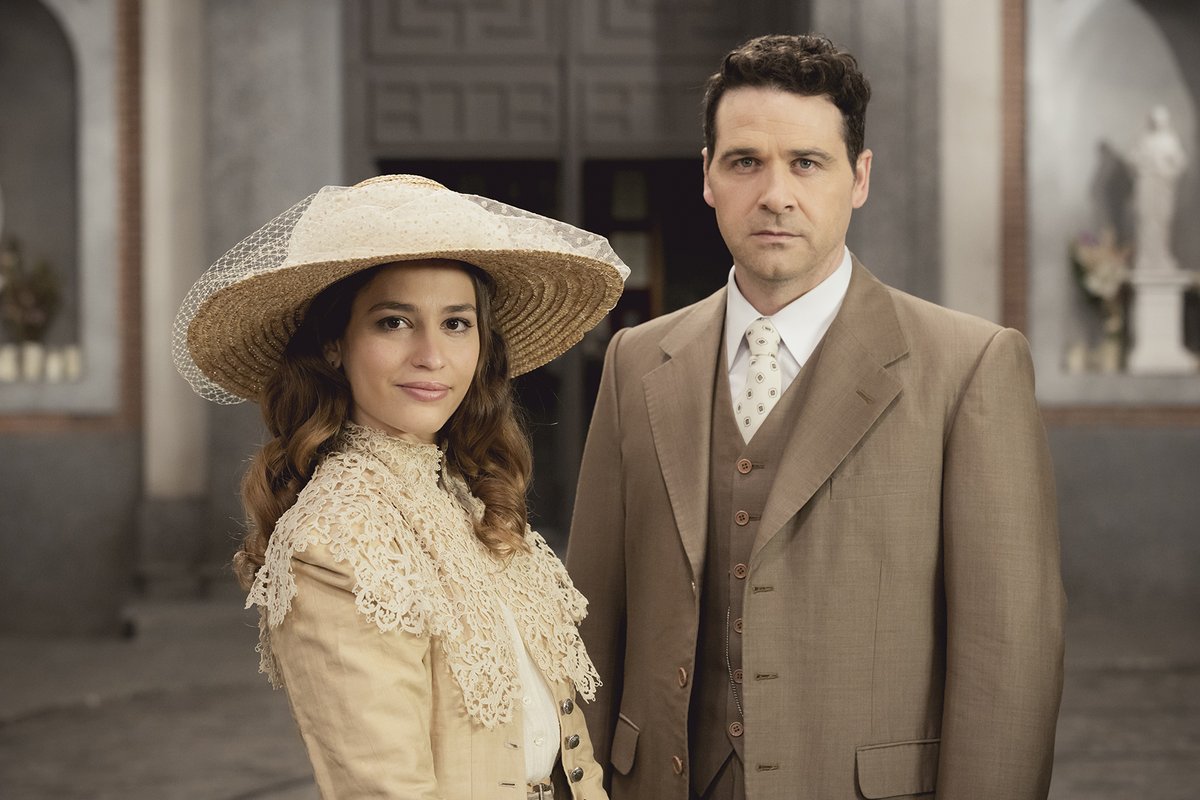 El vecindario de <a href="/acacias38_tve/">Acacias 38 🎀</a> se anima... 🎀

¿Quienes son Aurelio y Natalia y que les trae por aquí? ¿Se avecinan nuevos problemas? 🤔

📺Date un paseo por el barrio, sobre las 17:50 h, a ver...
▶️rtve.es/n/2027995 #acacias38  <a href="/JMastrid/">Àstrid Janer</a>