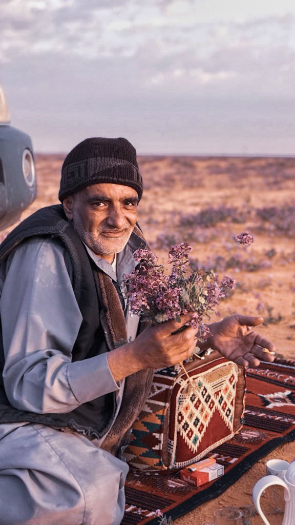 aben_Rashid's tweet photo. حتى بقمّة زعله الا أنه ماشي على : " لعنبو جوفٍ تجيه وما يهلّي بك "🤍
- من أقرب اللقطات لي 📲♥️ https://t.co/5PpDbL6cSK