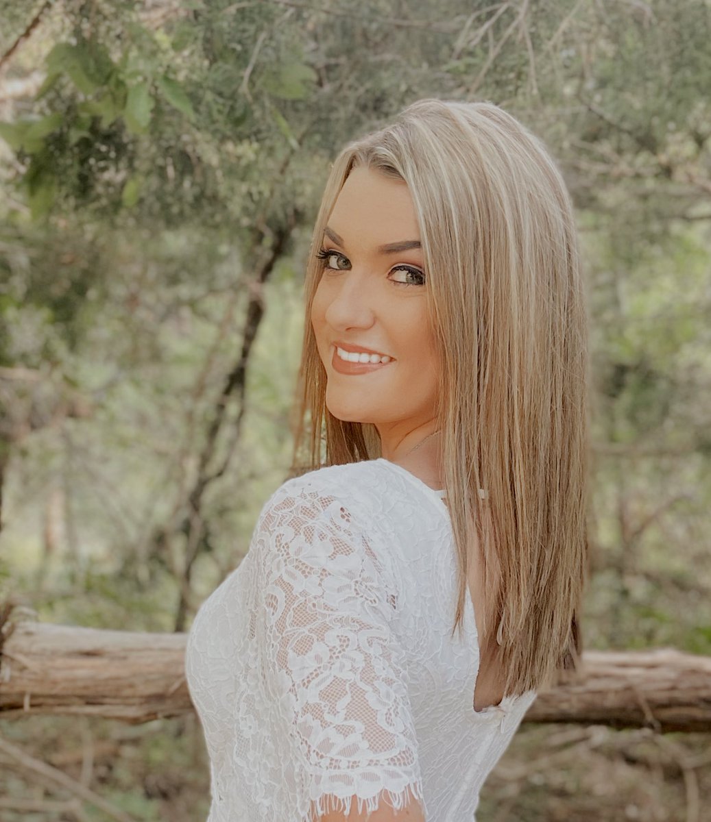 kyndellnickole1's tweet photo. I’m preparing for future bridal pics - not rlly it was a photoshoot in lace for my moms birthday 😉🙃 https://t.co/Cjgh9Q36xr