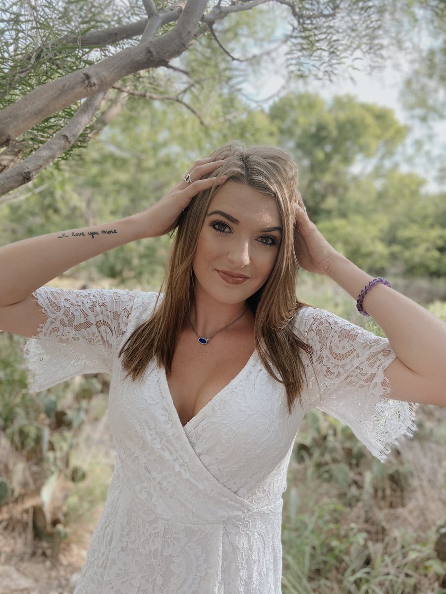 kyndellnickole1's tweet photo. I’m preparing for future bridal pics - not rlly it was a photoshoot in lace for my moms birthday 😉🙃 https://t.co/Cjgh9Q36xr
