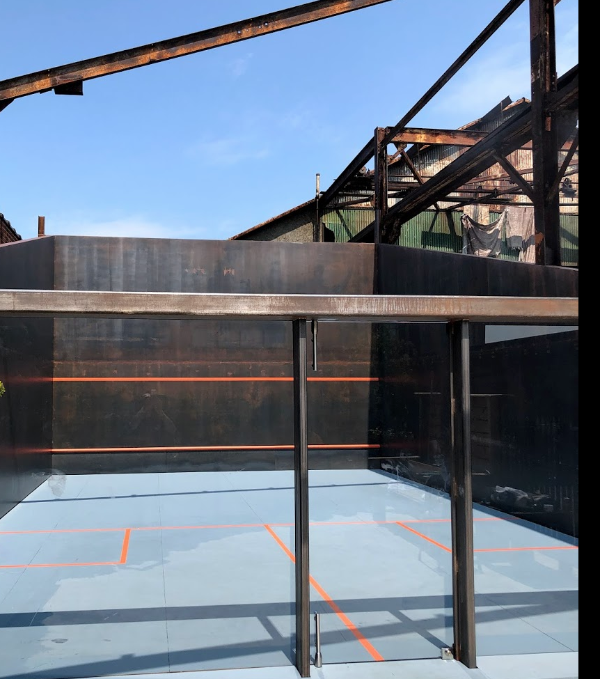 SquashRepublic's tweet photo. STEEL SQUASH COURT!

We would LOVE to play on this court in #Maspeth, NY. The sound of the ball hitting a steel wall! Wouldn't you?

It's on the property of Maspeth Welding and is being used by the director, Robert Gibralter, to teach his staff how to play. 
 
/2 https://t.co/vQwq1IBmae