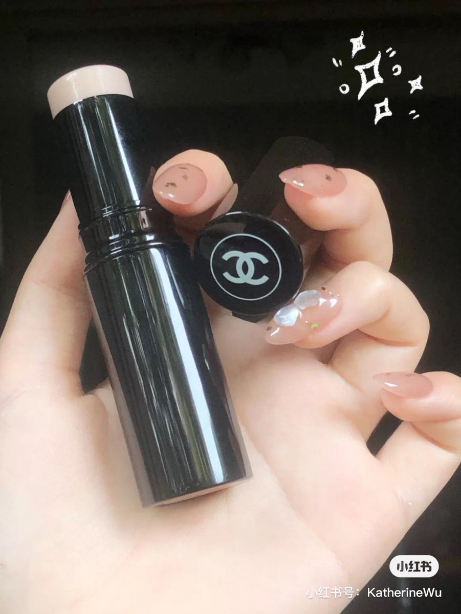 b_up_labo's tweet photo. 売り切れ続出だったCHANELボームエサンシエルトランスパランやっと手に入った（ ;  ; ）♡
一塗りで上品な艶感を出してくれるしパウダーハイライトと違って量の調節がしやすいから塗りすぎにならないのが🙆‍♀️ https://t.co/GhJjwL5KFw