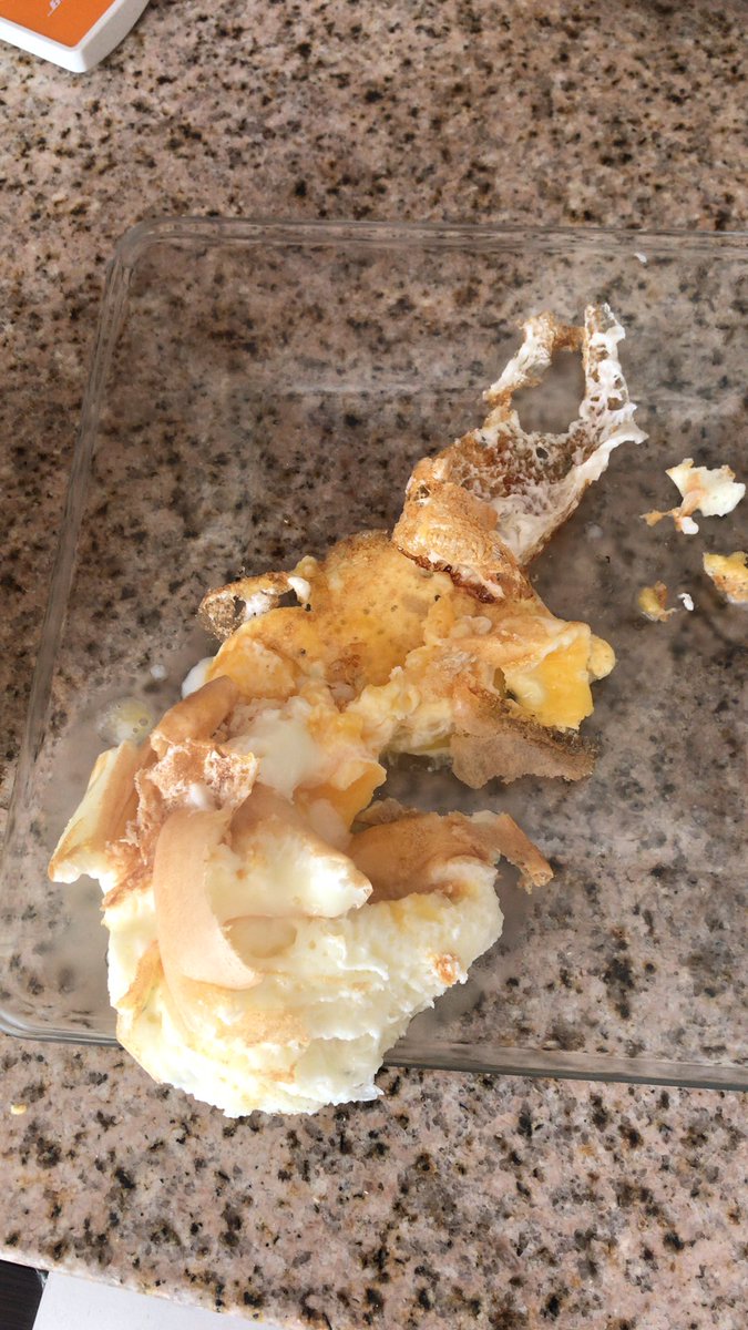 davidserret's tweet image. Ya sé con qué estoy pagando todo el pinche karma que he hecho en esta y otras vidas: en no poder hacer un solo pinche huevo estrellado bien. #valevergalavida