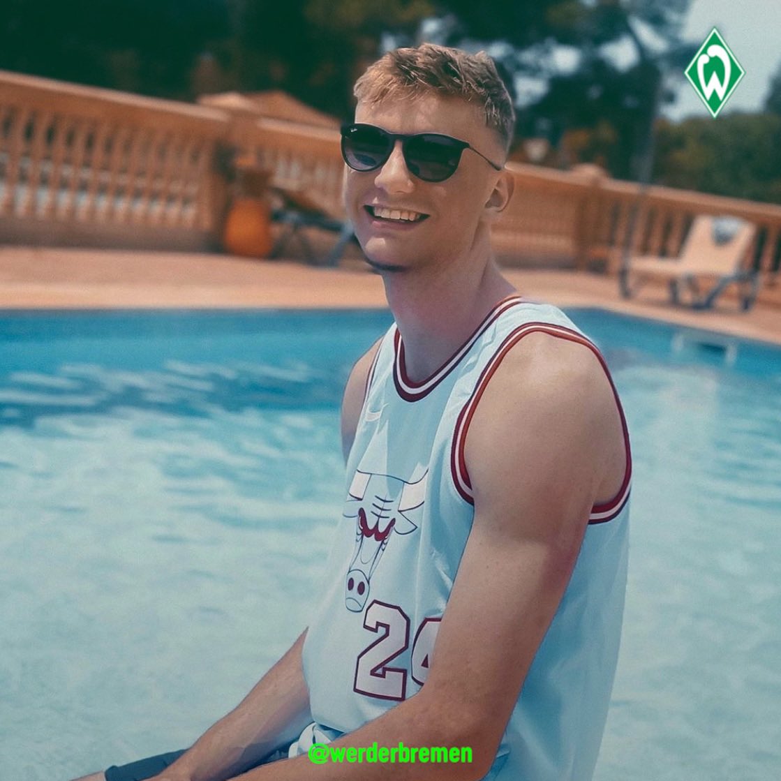 werderbremen's tweet photo. Abschalten, Akkus aufladen und dann mit Kraft wiederkommen! 

Genießt die Auszeit! ☀️🏖

#Werder https://t.co/jqkiDYYsSg