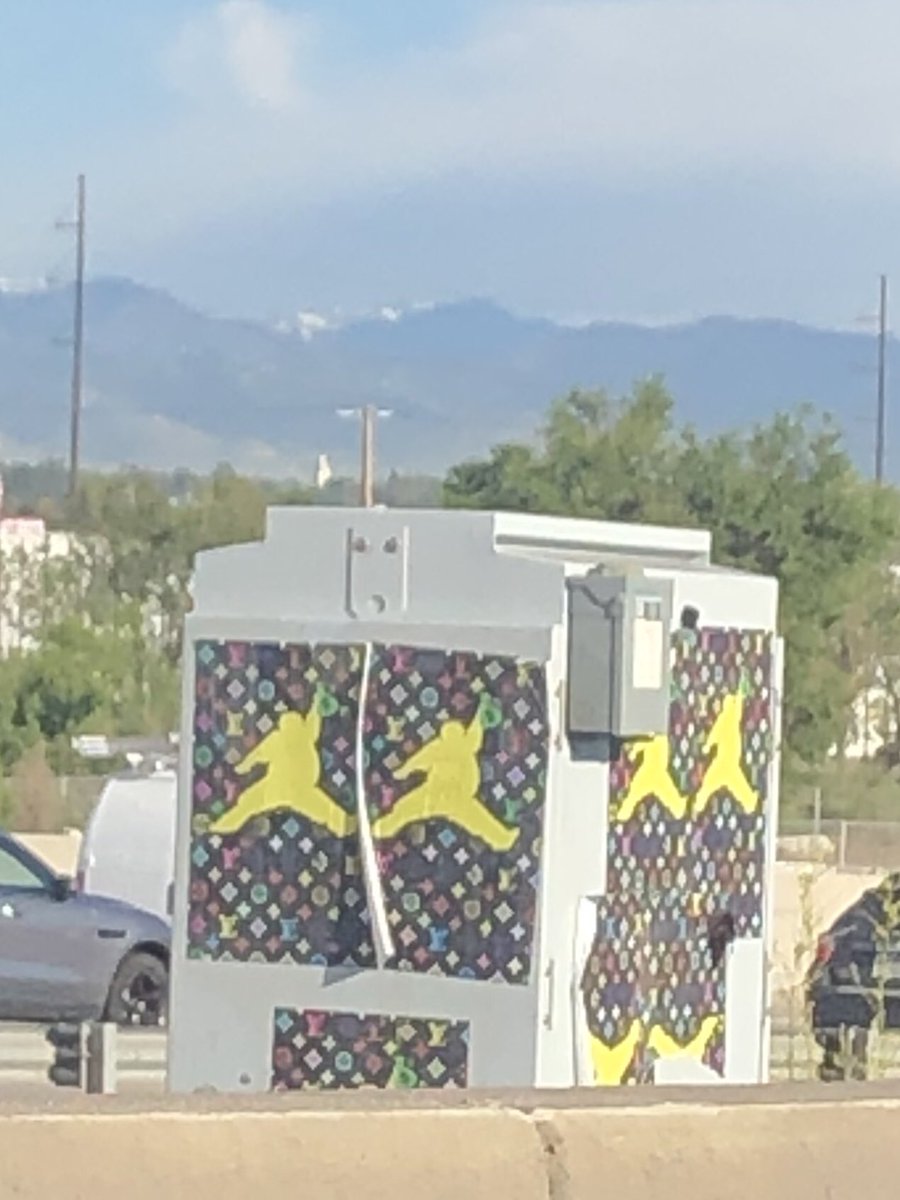 Tmoss08's tweet photo. Wild @CoachDuggs sighting in Denver @BarstoolBigCat @PardonMyTake #airduggs https://t.co/xbr0nEyBqE
