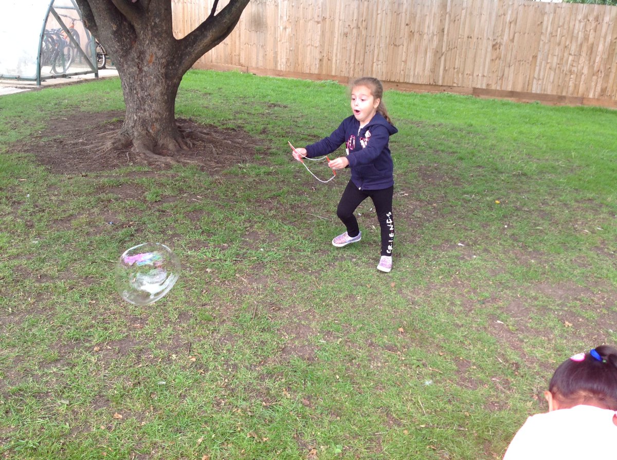 woodstonprimary's tweet photo. Bubble fun in Year1! https://t.co/vzwylDFjZn