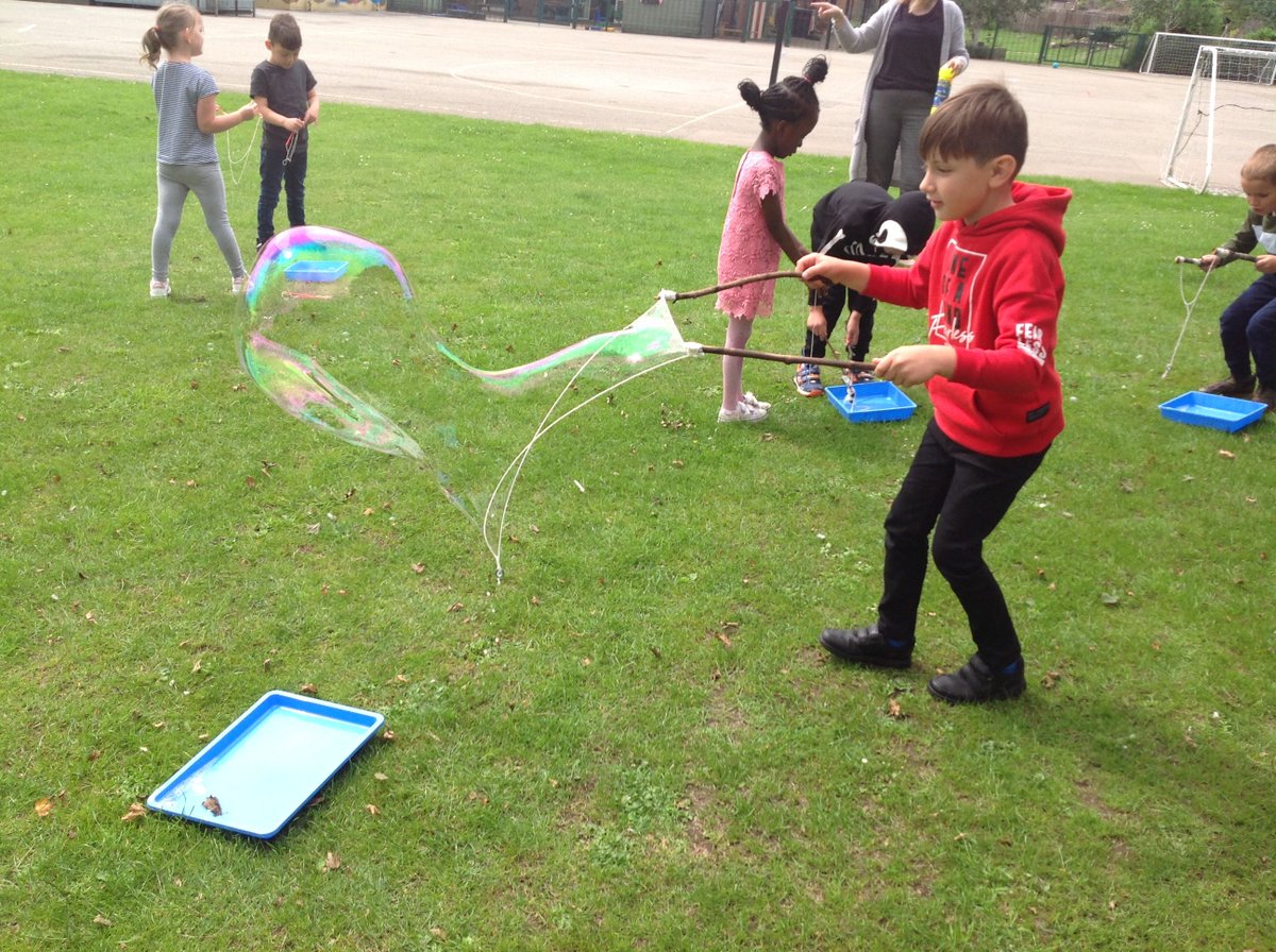 woodstonprimary's tweet photo. Bubble fun in Year1! https://t.co/vzwylDFjZn