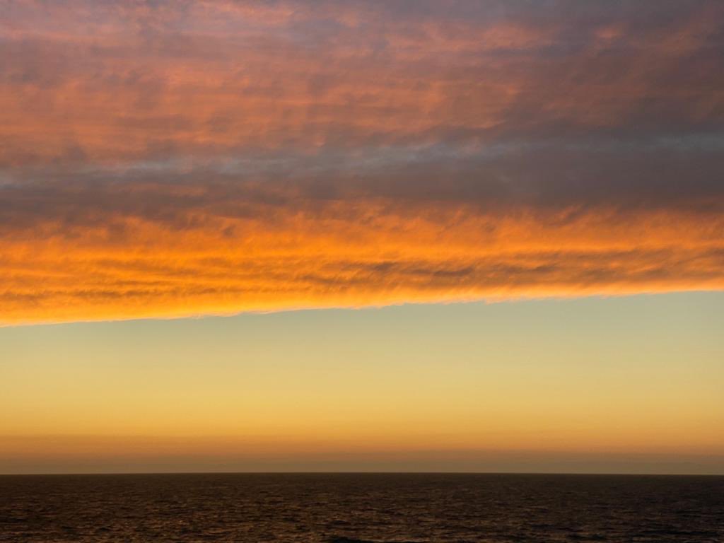 #sunset #summernights #summerholiday#holidays #seaside #oceanview #beautiful #nature #bookdirect #hostel #guesthouse#beachwalks#weekendbreak #weekendgettaway #couplesretreat #treatyourself #newquay #fistralbeach #beachlife #sunnyday #seaswim #lovenewquay #lovethesea#lovethebeach