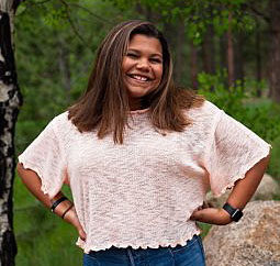 WoosterEdu's tweet photo. Amelia Kemp, a comm. studies/sociology major, has been a leader in her hometown of Colorado Springs. This summer, she convinced a news editor to capitalize Black (when referenced as an identifier), a policy that major media outlets adapted days later.
📰 https://t.co/rJFzYqW6aa https://t.co/TxEiyCLNbf