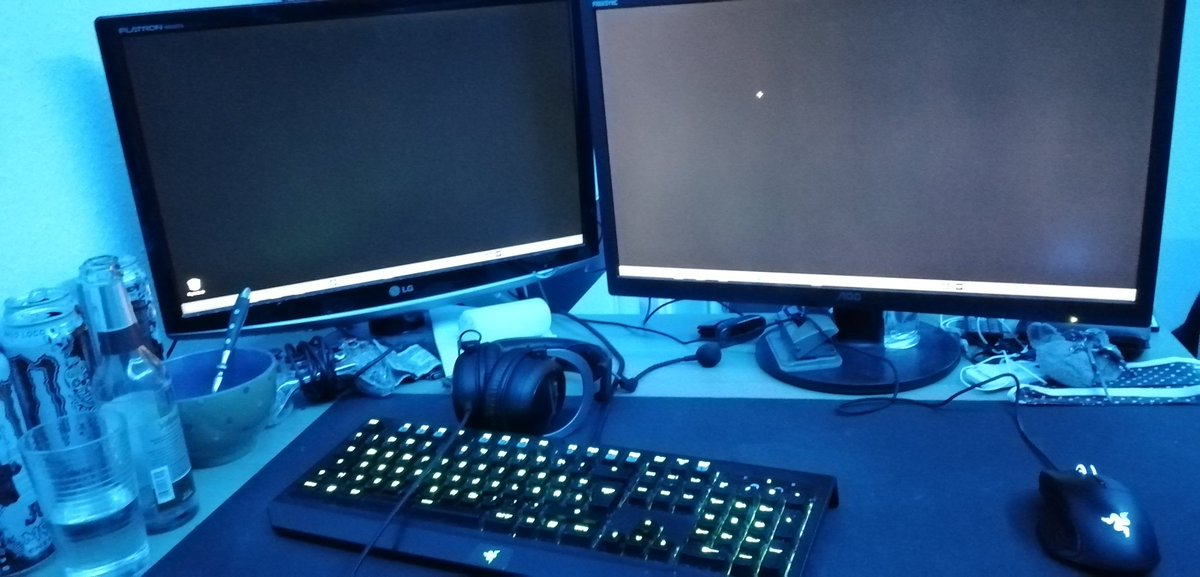 ratt1gbackup's tweet photo. @Papaplatte #papasetup die bilder zu machen war absolut anstrengend also gönn. danke :) https://t.co/RrhnGEs3Fn