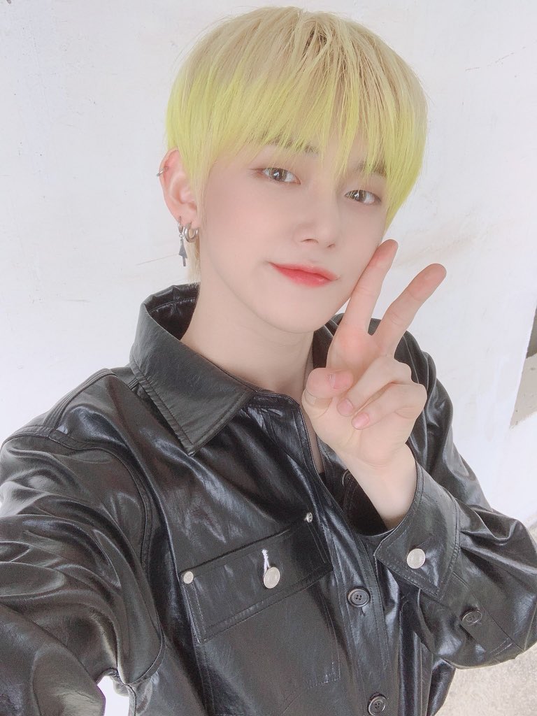 bnggons's tweet photo. everyone look at my baby 💛 https://t.co/qkjEzHYEvv