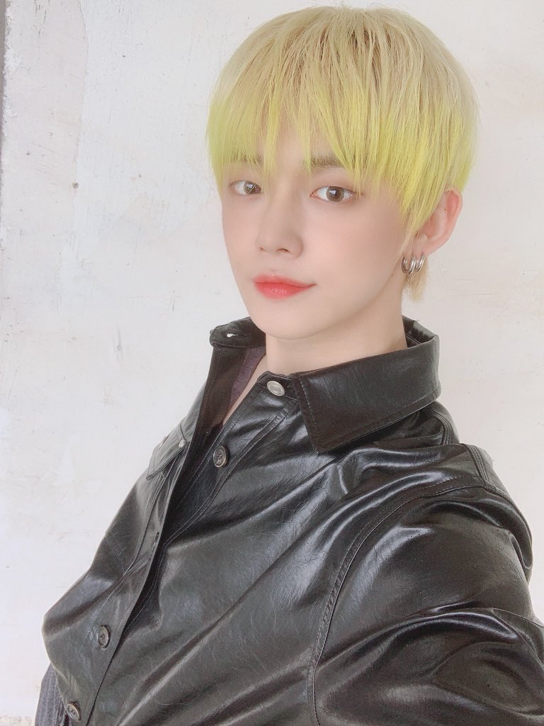 bnggons's tweet photo. everyone look at my baby 💛 https://t.co/qkjEzHYEvv