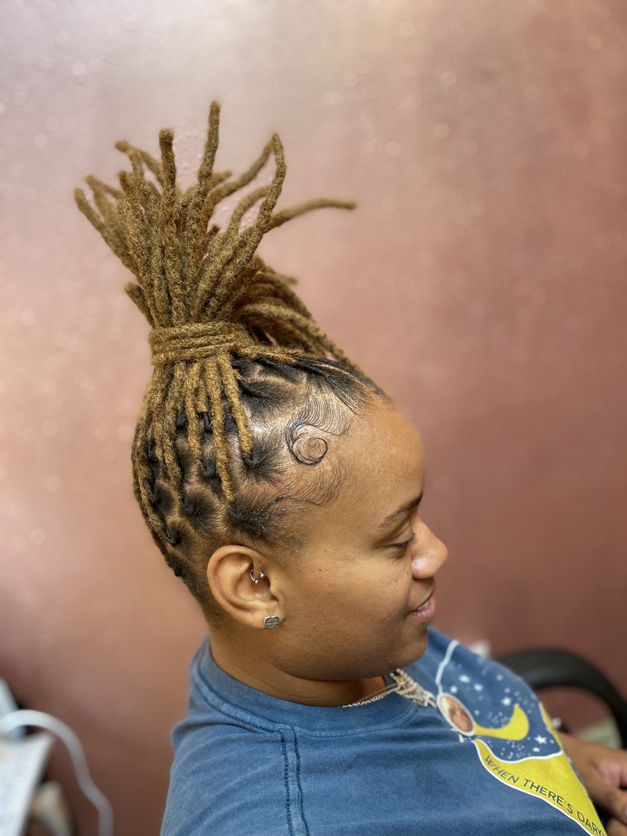 _mahalkitaaaa's tweet image. Loc extensions 😍😍😍 

To book a consultation for loc extensions visit bit.ly/mahalkitaaaa

#kclocs #KansasCity #locextensions