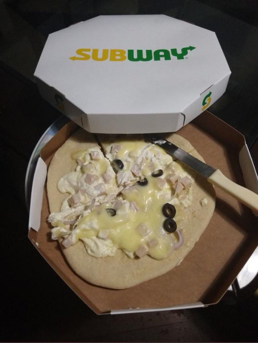 thiessita's tweet photo. hj eu to só a pizza do subway https://t.co/jiz5kQqYpR