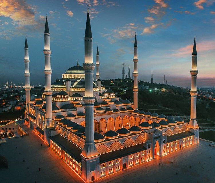 TurkiyeUrdu_'s tweet photo. استنبول کی ایک خوبصورت مسجد کا رات کا نظارہ
great camlica mosque https://t.co/g5IvsvBnIe